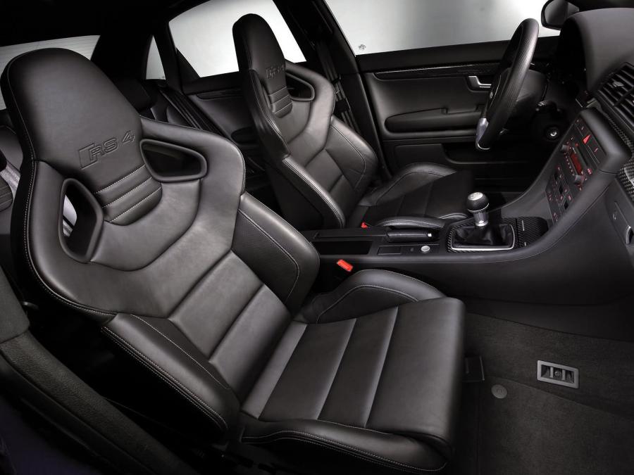 Интерьер Audi RS4 Sedan (B7, 8E) 2005 года  (фото 41 из 48)
